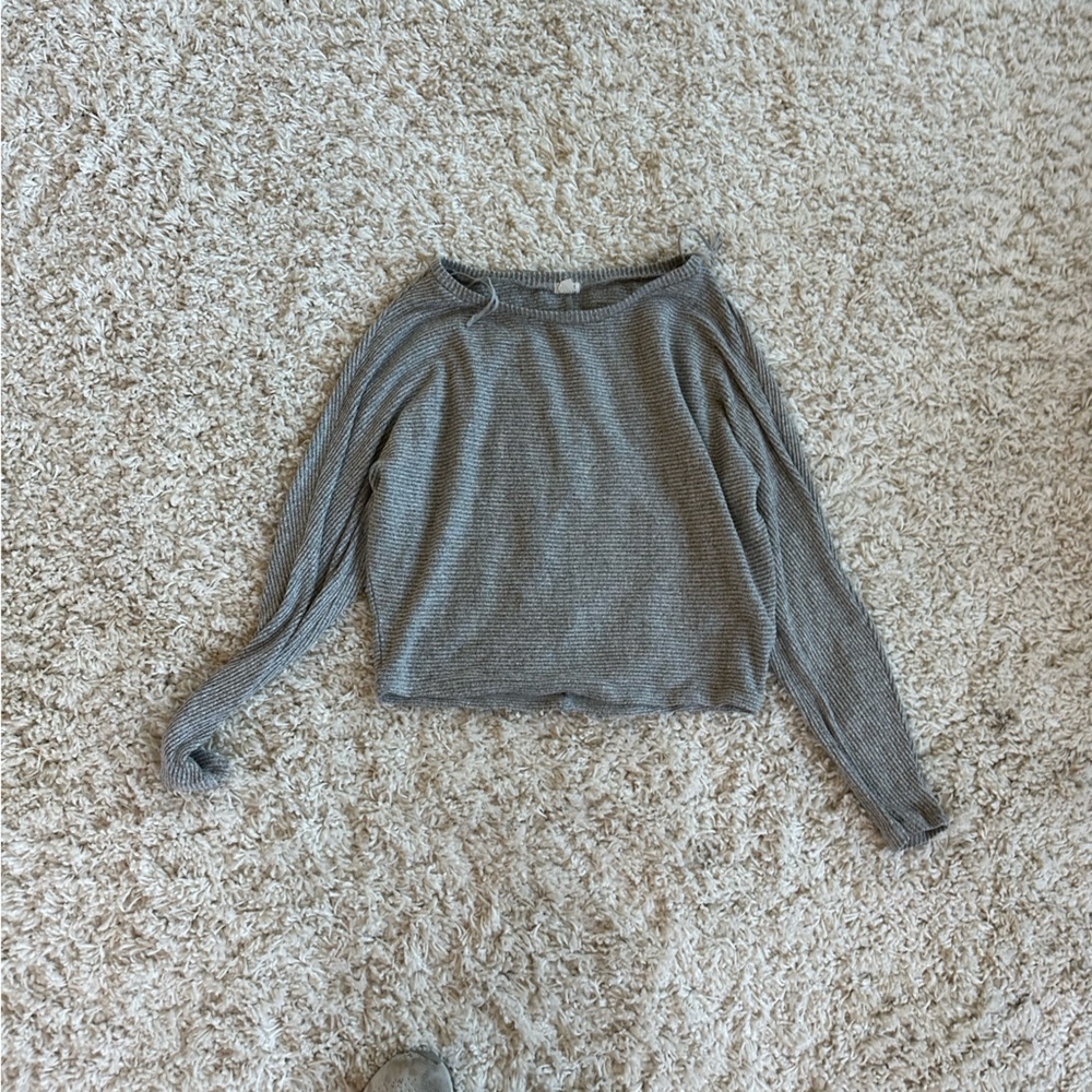 long sleeved grey sweater